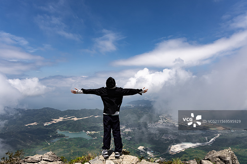 海边的劳作者图片素材