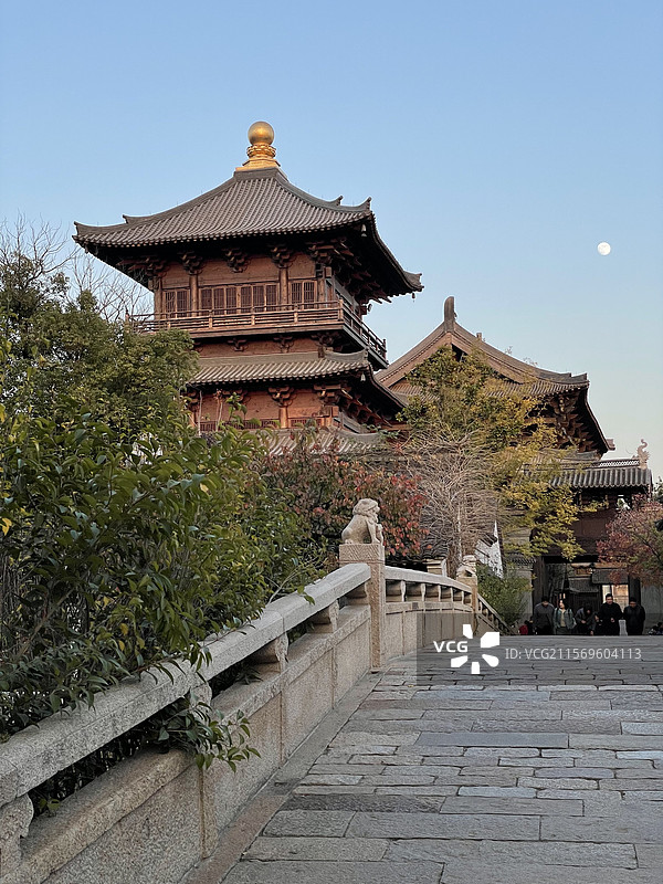 月悬古镇图片素材