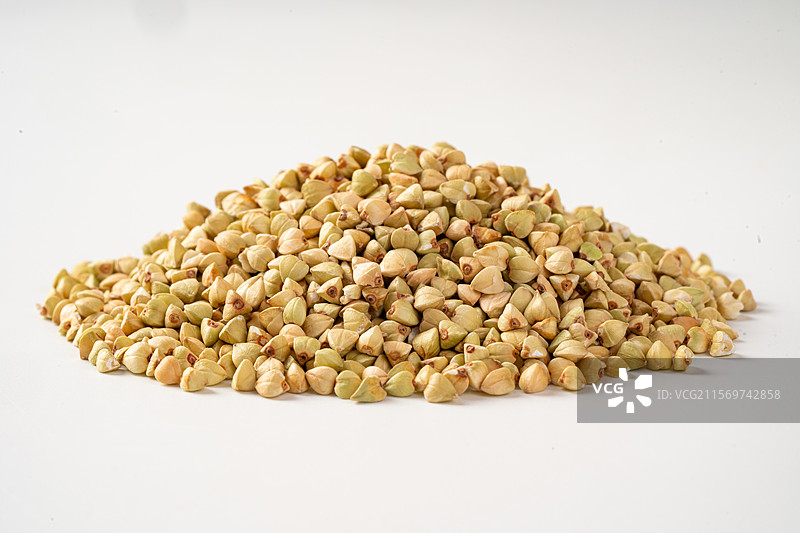 白底上的荞麦米图片素材