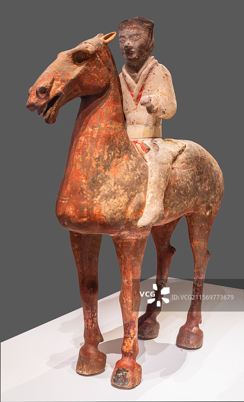 陕西历史博物馆秦汉馆展出西汉文物彩绘陶骑兵俑图片素材