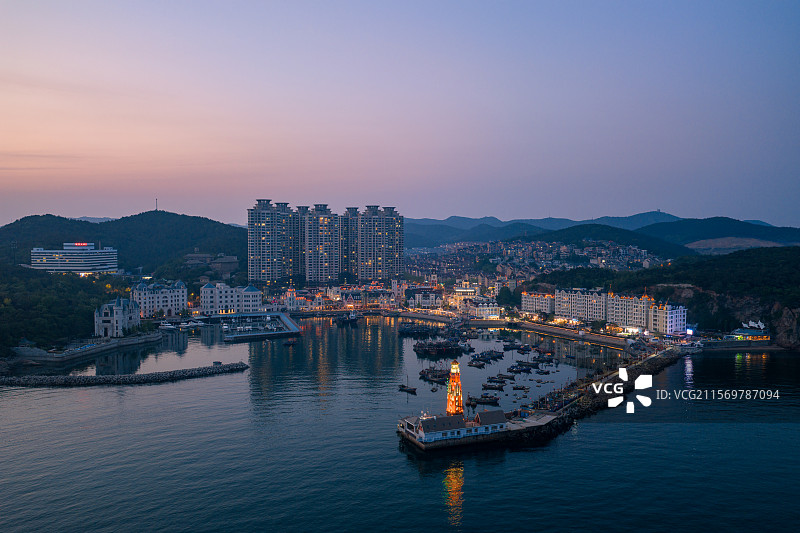 辽宁省大连市中山区老虎滩渔人码头夜景图片素材