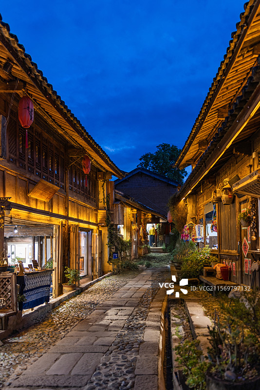 云南大理剑川县沙溪古镇夜景景观图片素材