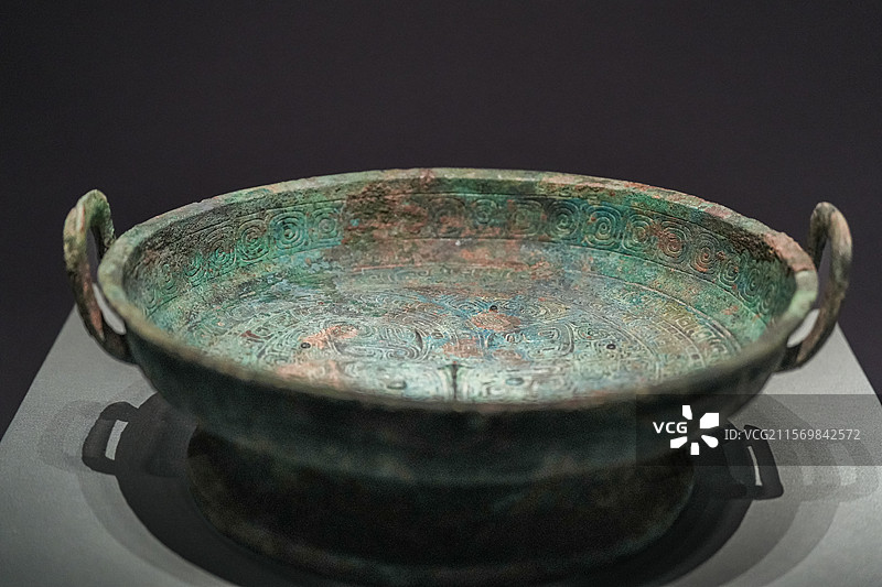 西周 龙纹铜盘 临沂市博物馆图片素材