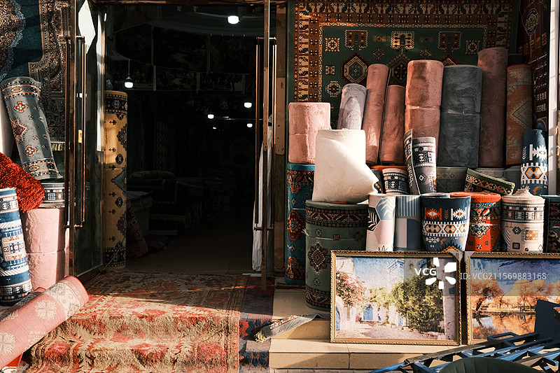 南疆鲜艳神圣富有灵性的繁复地毯店 南疆地毯图片素材