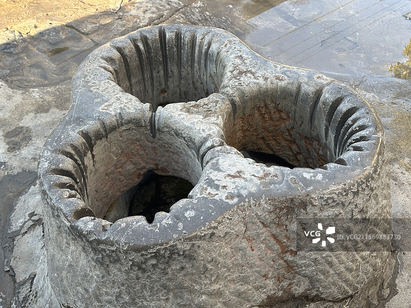 建水古城的三眼井图片素材