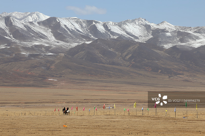 青甘大环线是风与荒原合写的长诗。图片素材
