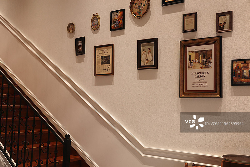 装修精致的西餐厅图片素材