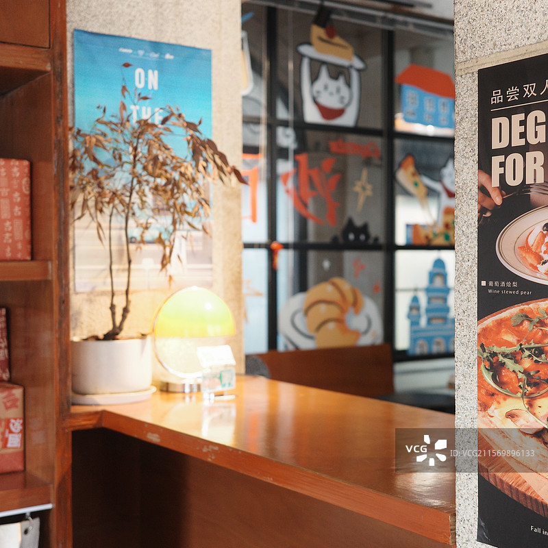 装修精致的西餐厅图片素材