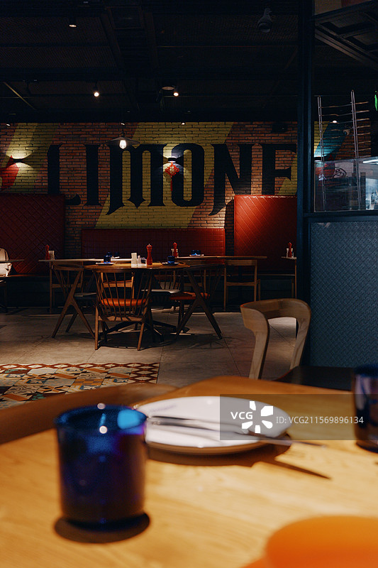 装修精致的西餐厅图片素材