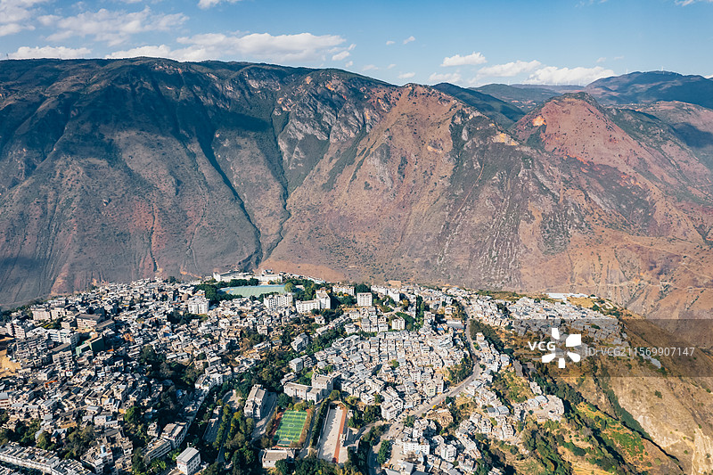 山谷中的城市云南红河县图片素材