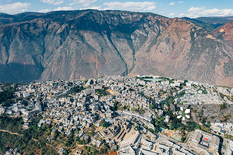山谷中的城市云南红河县图片素材