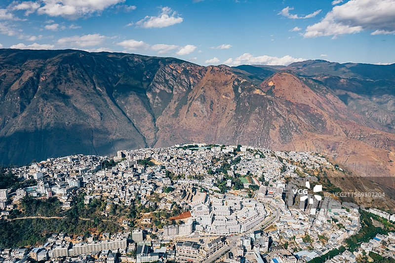 山谷中的城市云南红河县图片素材