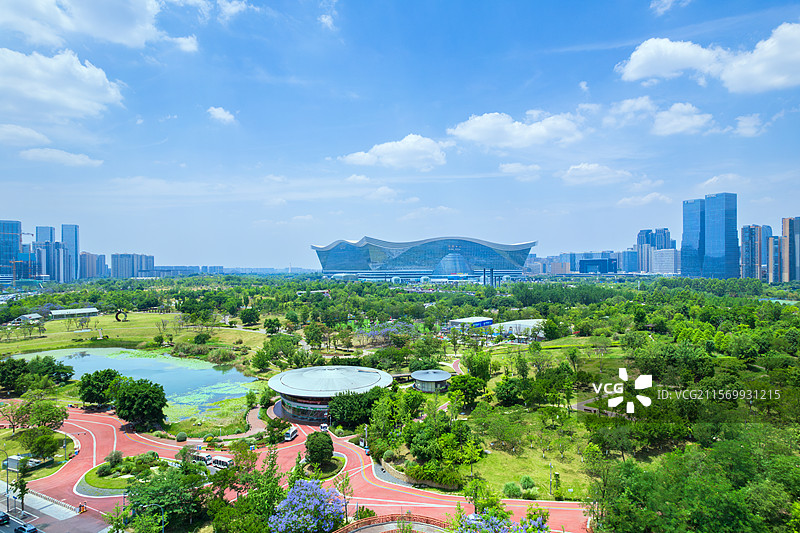 成都桂溪生态公园和环球中心绕城高速白昼航拍图片素材