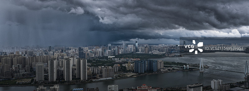 海南海口强对流极端天气图片素材