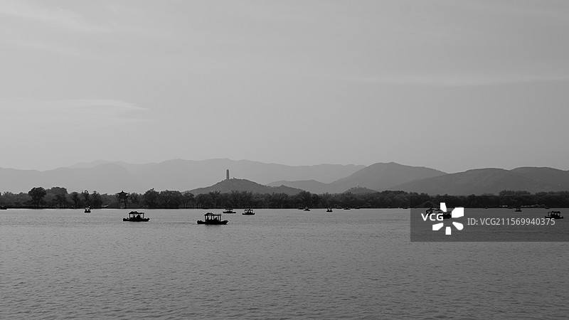 颐和园远观玉塔峰 黑白图片素材