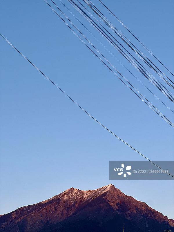 夕阳下的日照雪邦山，云南省怒江傈僳族自治州兰坪白族普米族自治县图片素材