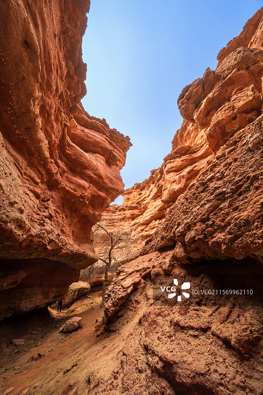 位于中国内蒙古自治区阿拉善盟阿拉善左旗敖伦布拉格镇境内的梦幻大峡谷图片素材