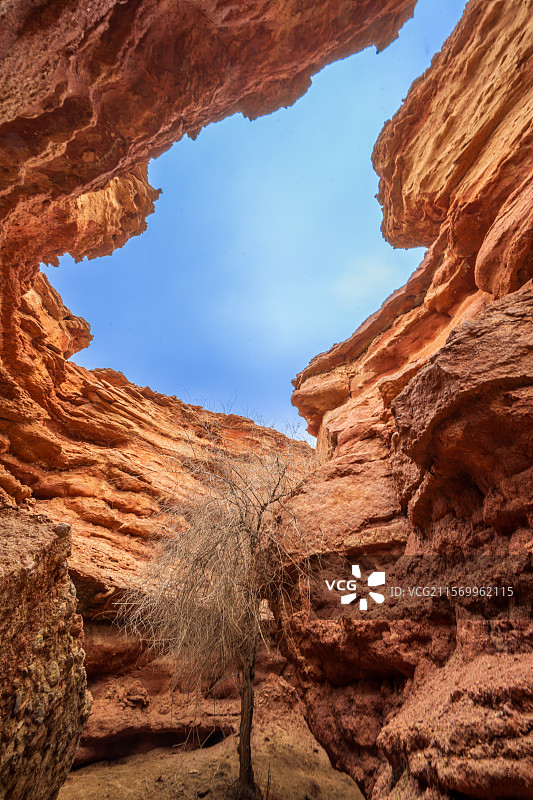 位于中国内蒙古自治区阿拉善盟阿拉善左旗敖伦布拉格镇境内的梦幻大峡谷图片素材