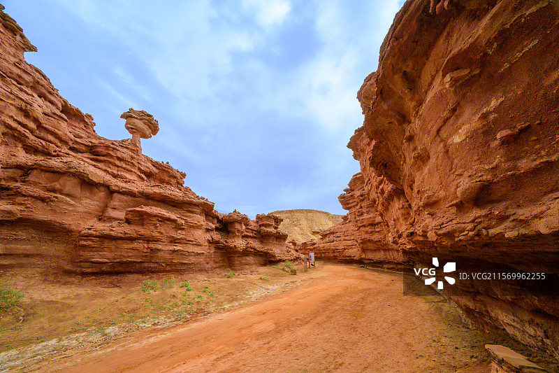 位于中国内蒙古自治区阿拉善盟阿拉善左旗敖伦布拉格镇境内的梦幻大峡谷图片素材