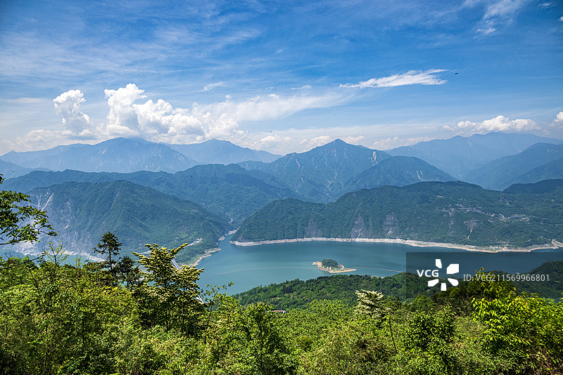 都江堰云华山俯瞰紫坪铺水库风光图片素材