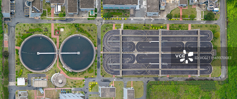 航拍视角下的污水处理厂图片素材