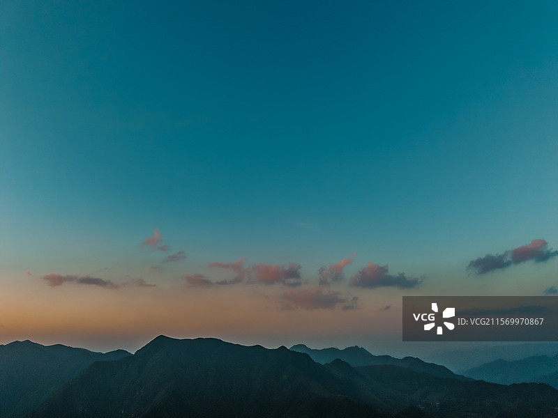 航拍浙江丽水市龙泉市长三角第一高峰黄茅尖图片素材