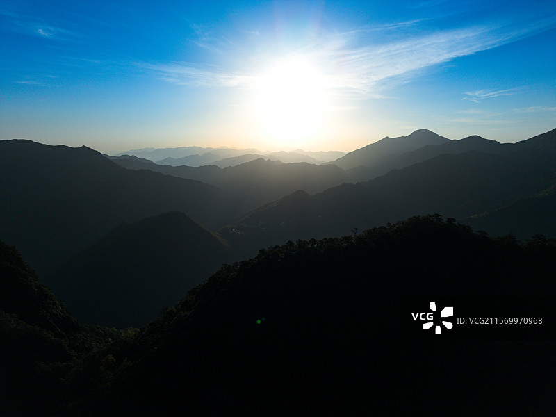 航拍浙江丽水市龙泉市长三角第一高峰黄茅尖图片素材