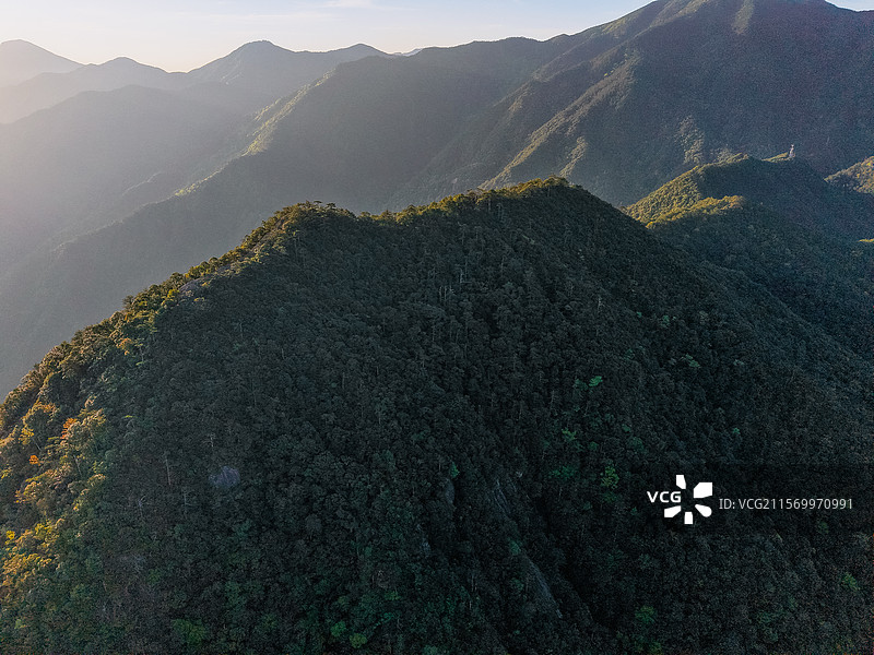 航拍浙江丽水市龙泉市长三角第一高峰黄茅尖图片素材