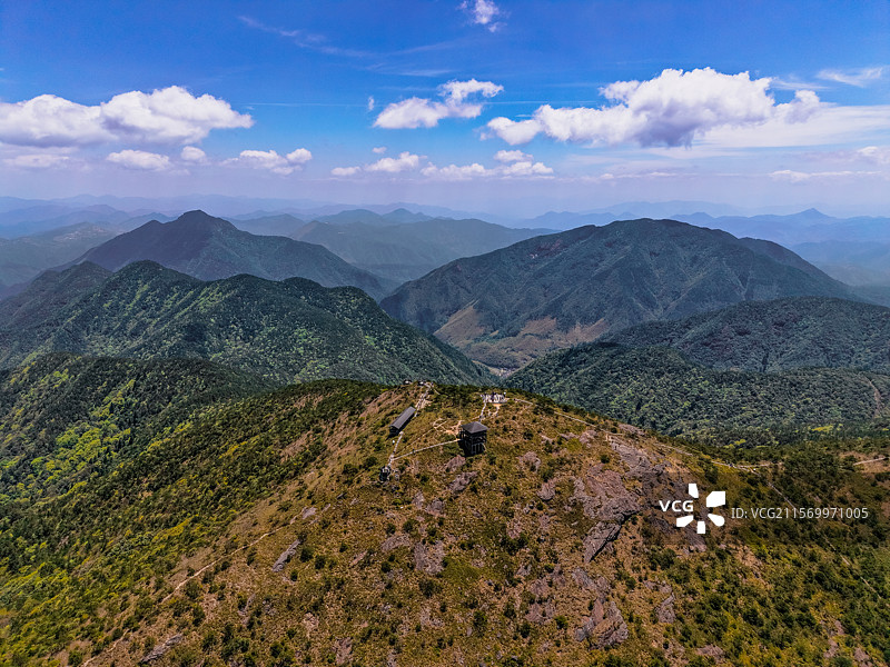 航拍浙江丽水市龙泉市长三角第一高峰黄茅尖图片素材