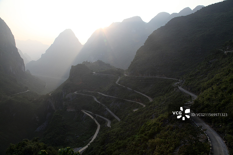 广西凌云县下甲镇弄福公路图片素材