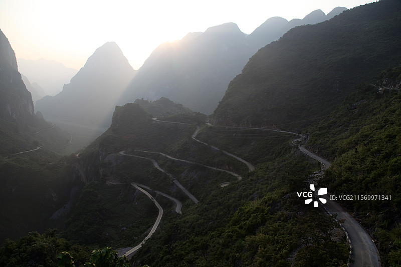 广西凌云县下甲镇弄福公路图片素材