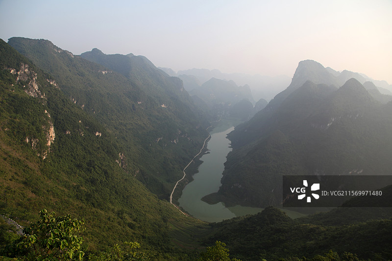 广西凌云县下甲镇弄福公路图片素材