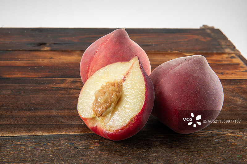 黑美人桃子水果图片素材