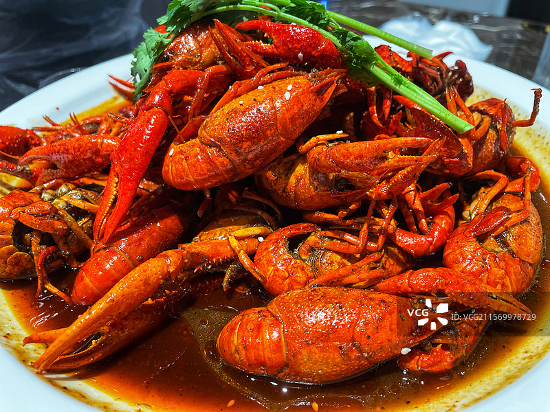 一盘十三香龙虾图片素材