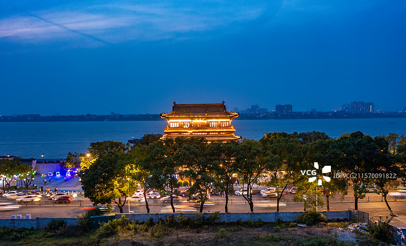 航拍江西九江浔阳楼夜景风光图片素材