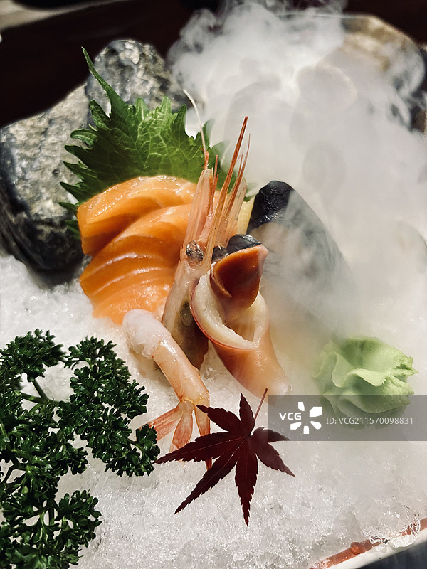 日本料理 刺身 三文鱼与甜虾图片素材