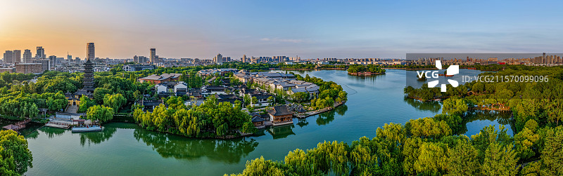 南湖夏凝金辉卷图片素材