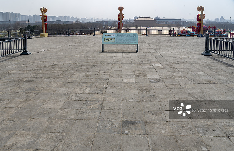 西安唐大明宫遗址含元殿东阙楼台基图片素材