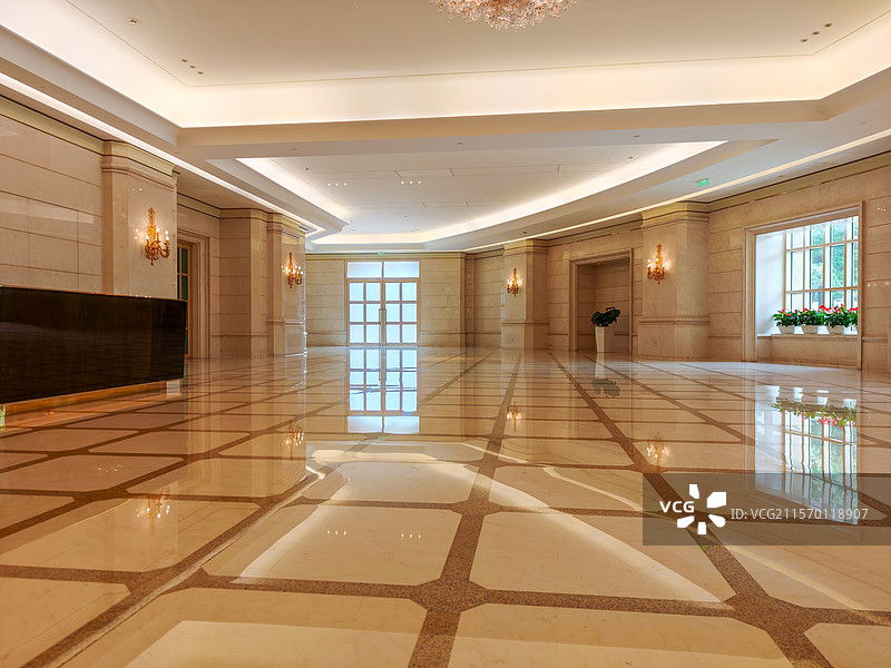 上海震旦博物馆温暖明亮的大堂图片素材
