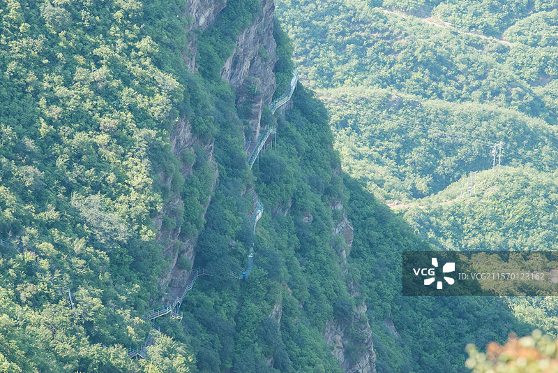 京西门头沟九龙山上看北京城区图片素材