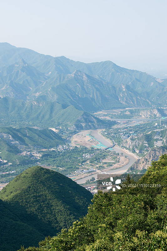 京西门头沟九龙山上看北京城区图片素材