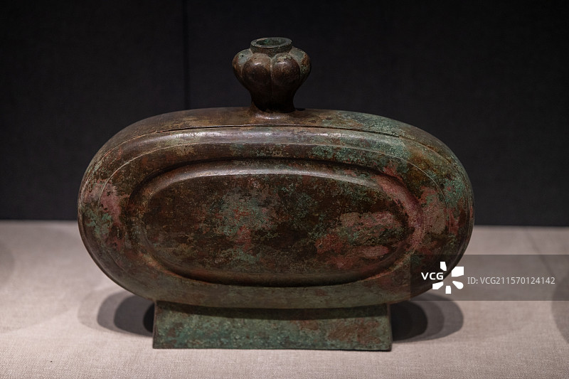 陕西历史博物馆 汉 咸阳市武功县出土 蒜头扁壶图片素材