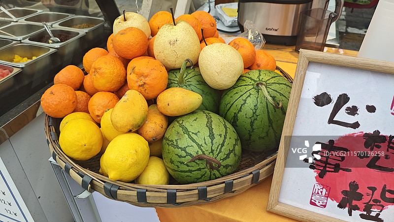 各类夏季水果摆盘，西瓜，芒果，梨，橘子，橙子，柠檬图片素材