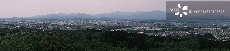 日本秋田县大森山顶鸟瞰秋田市图片素材
