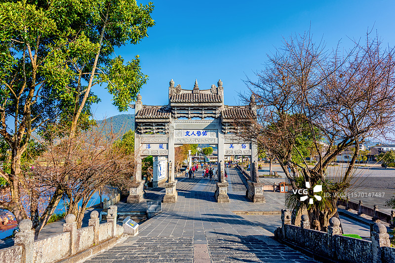 中国云南保山腾冲和顺古镇文治光昌牌坊图片素材