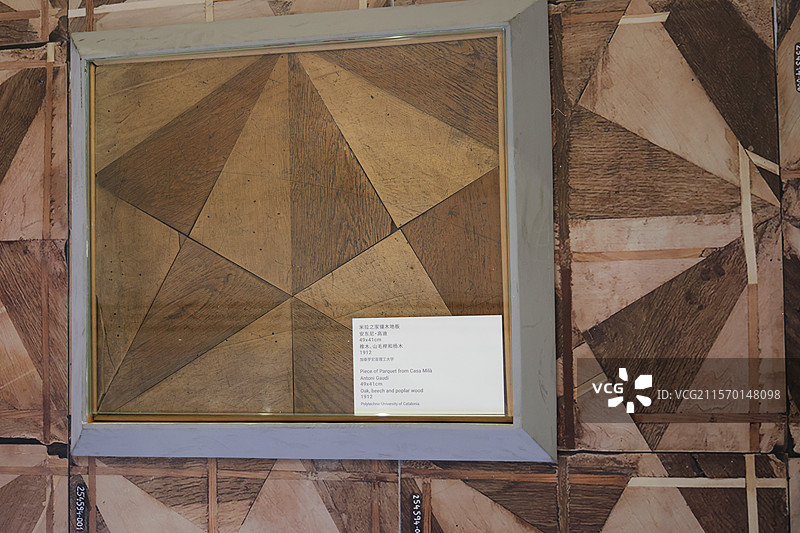 上海久事美术馆（外滩18号）--高迪与他的时代展-米拉之家镶木地板图片素材