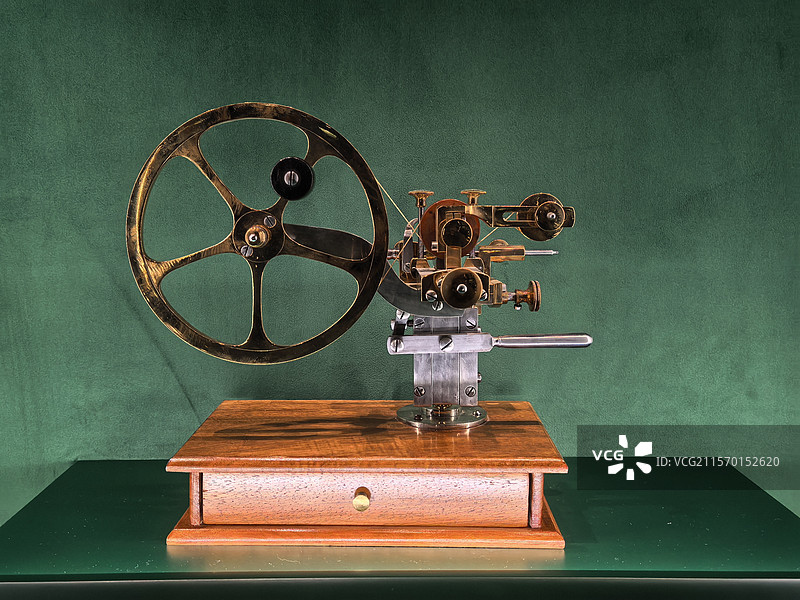 Audemars Piguet爱彼150周年钟表品牌展现场展陈-机芯装置图片素材