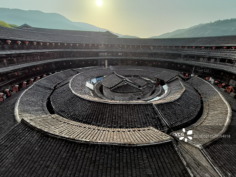 福建漳州福建土楼——土楼王建筑内部日出景观图片素材