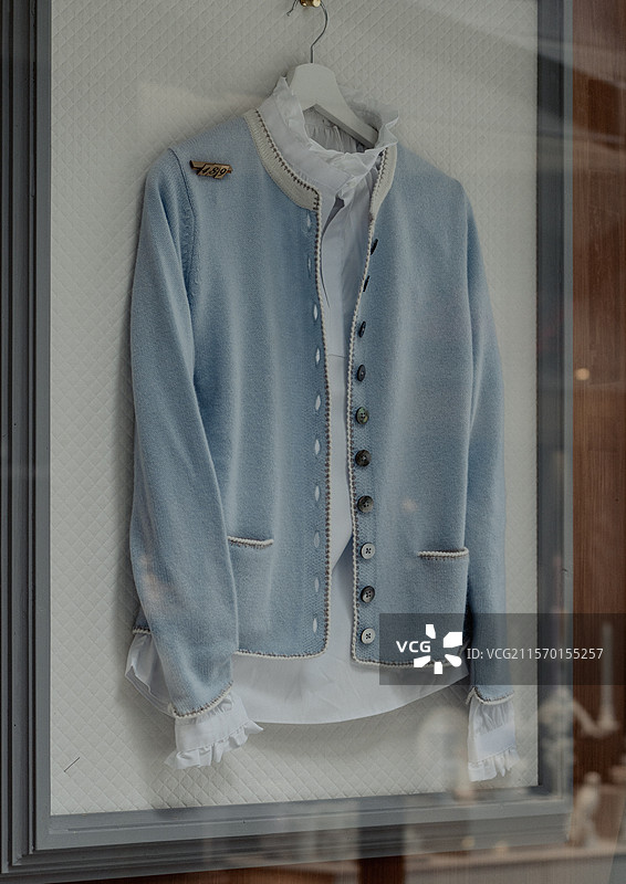 橱窗里的衣服图片素材