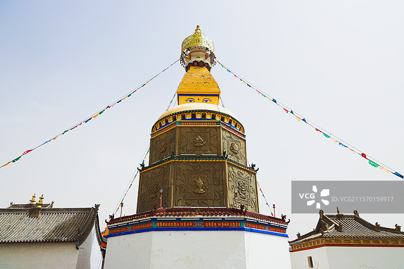内蒙古自治区鄂尔多斯市乌审旗，乌审召庙扎荣嘎沙尔宝塔图片素材